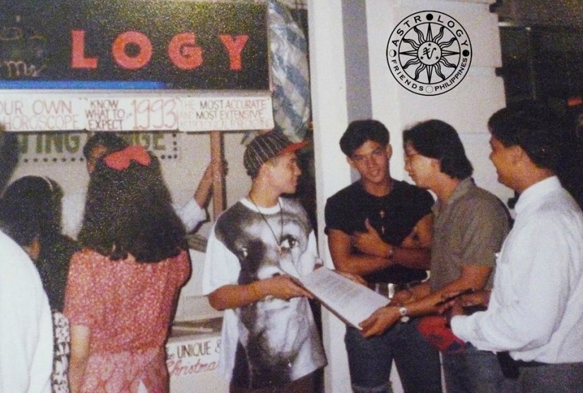 Henry at his kiosk explaining the charts to his clients.